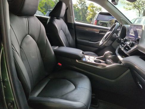 Used 2023 Toyota Highlander Limited FWD image 31