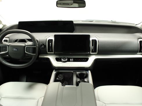 Used 2025 Ford Expedition Active image 26