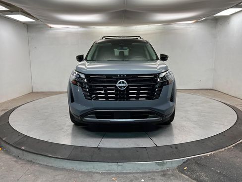 New 2026 Nissan Pathfinder Platinum image 8