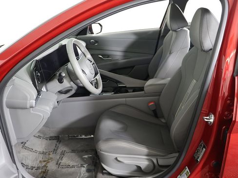 Used 2025 Hyundai Elantra SEL image 32
