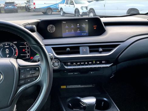 Used 2021 Lexus UX 200 FWD image 15