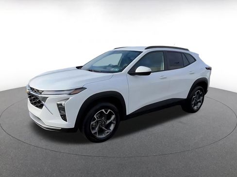 Used 2025 Chevrolet Trax LT image 7