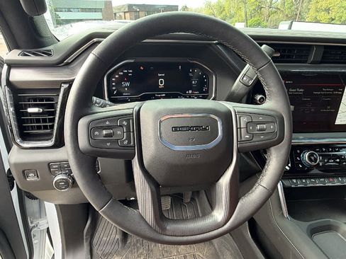 Used 2025 GMC Sierra 3500 Denali Ultimate image 15