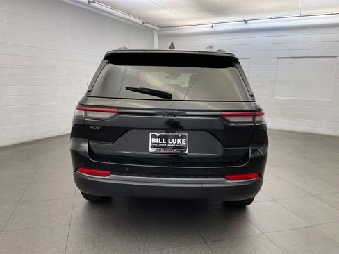 New 2026 Jeep Grand Cherokee Altitude image 4