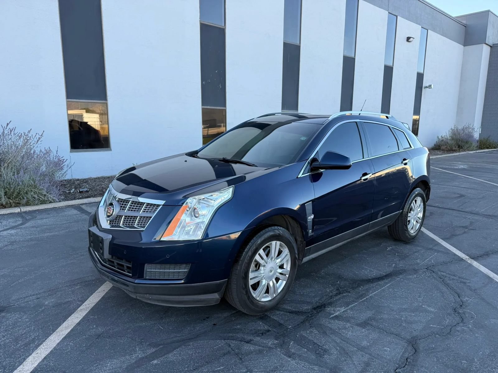 Used 2010 Cadillac SRX Luxury FWD image 1