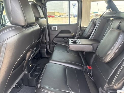 Used 2021 Jeep Wrangler Unlimited Sahara image 18