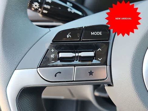 Used 2025 Hyundai Elantra SE image 15