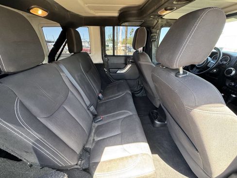 Used 2015 Jeep Wrangler Unlimited Rubicon AWD/4WD image 8