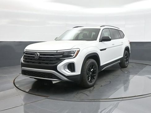New 2026 Volkswagen Atlas Peak Edition AWD/4WD image 3