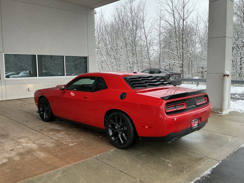 Used 2021 Dodge Challenger R/T w/ Blacktop Package image 20