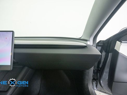 Used 2025 Tesla Model 3 Long Range AWD/4WD image 39