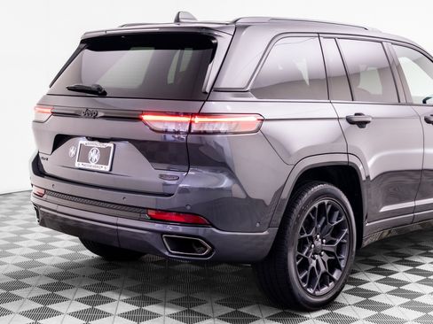 Used 2025 Jeep Grand Cherokee Summit AWD/4WD image 37