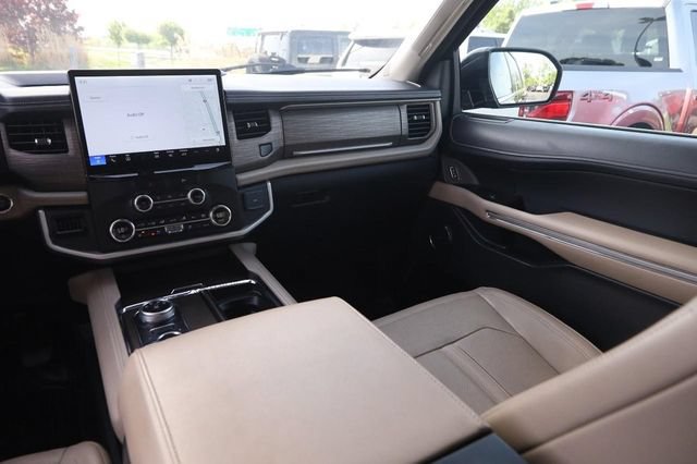 Used 2023 Ford Expedition Limited AWD/4WD image 28
