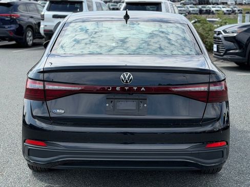 Used 2025 Volkswagen Jetta Sport image 4