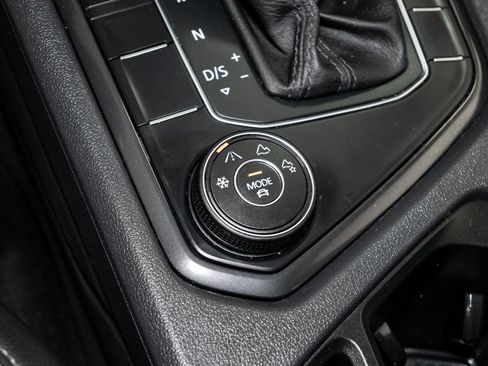 Used 2019 Volkswagen Tiguan SE image 21