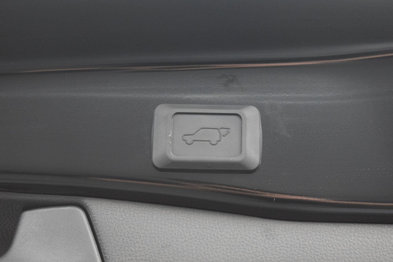 Used 2025 Toyota RAV4 XLE w/ Convenience Package AWD/4WD image 12