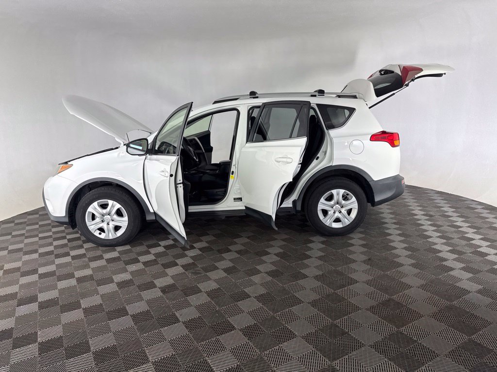 Used 2015 Toyota RAV4 LE AWD/4WD image 10