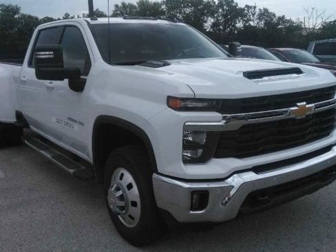 Used 2025 Chevrolet Silverado 3500 LT w/ Safety Package AWD/4WD image 2