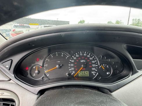 Used 2004 Ford Focus ZX3 Hatchback FWD image 18