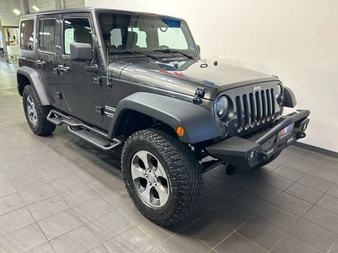 Used 2016 Jeep Wrangler Unlimited Sport w/ Connectivity Group AWD/4WD image 2