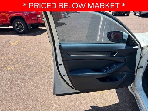 Used 2018 Honda Accord EX image 11
