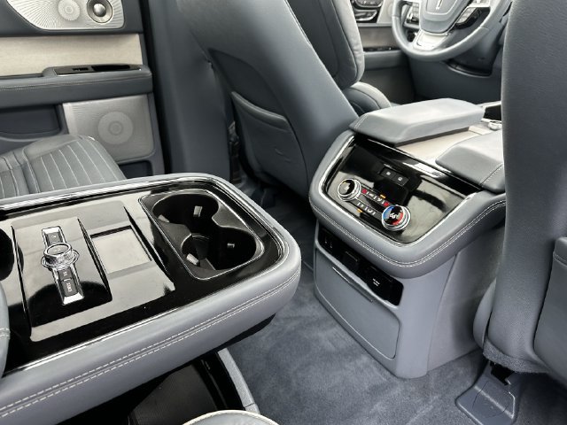 Certified 2020 Lincoln Navigator Black Label w/ Cargo Convenience Package AWD/4WD image 39