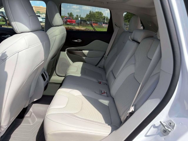 Certified 2022 Jeep Cherokee Limited AWD/4WD image 11