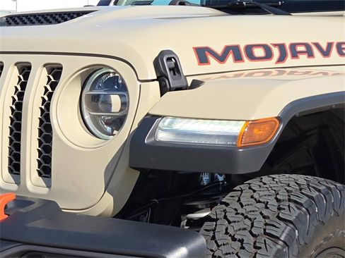 Used 2020 Jeep Gladiator Mojave image 4