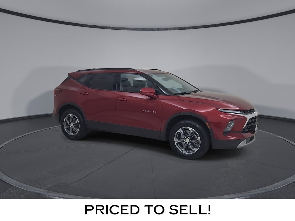 Used 2025 Chevrolet Blazer LT w/ Convenience Package AWD/4WD image 2