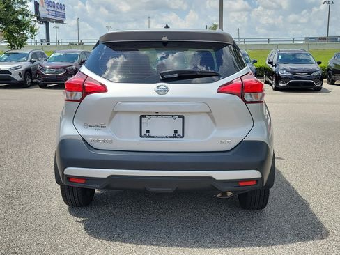 Used 2019 Nissan Kicks SR w/ SR Premium Package FWD image 7