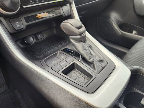 Used 2022 Toyota RAV4 LE image 16
