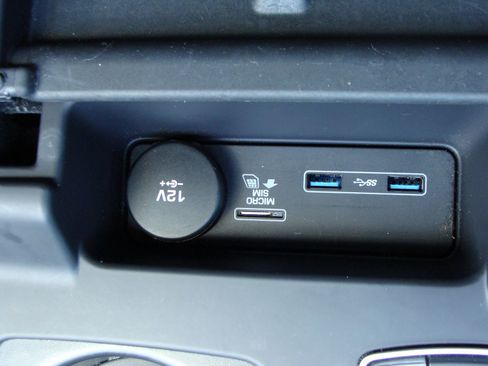 Used 2020 Land Rover Discovery Landmark image 30