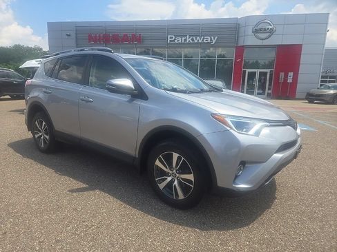 Used 2018 Toyota RAV4 XLE w/ Plus Extra Value Package AWD/4WD image 1