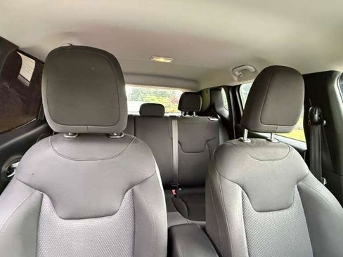 Used 2020 Jeep Renegade Altitude AWD/4WD image 9