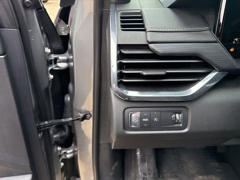 Used 2025 GMC Acadia Elevation image 12