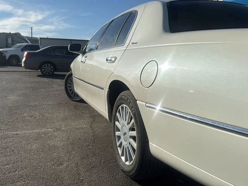 Used 2004 Lincoln Town Car Ultimate L image 3