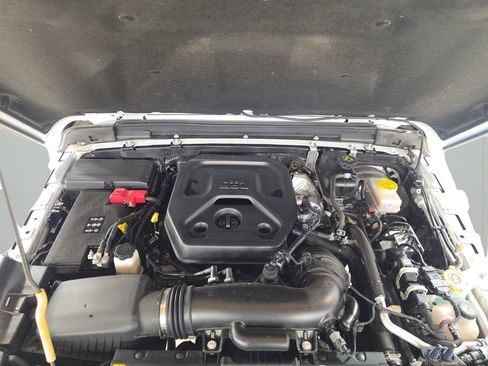 Certified 2025 Jeep Wrangler Sahara image 9