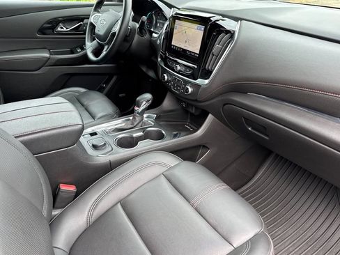 Used 2023 Chevrolet Traverse RS FWD image 19
