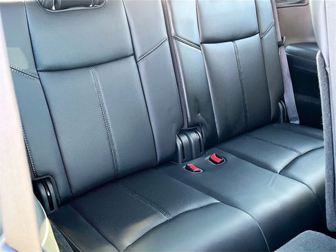 Used 2020 Nissan Pathfinder Platinum image 28