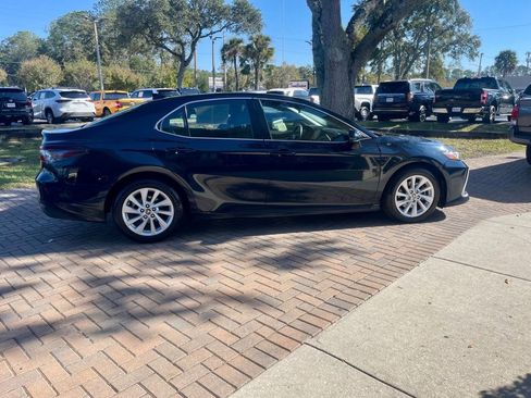 Used 2021 Toyota Camry LE image 6