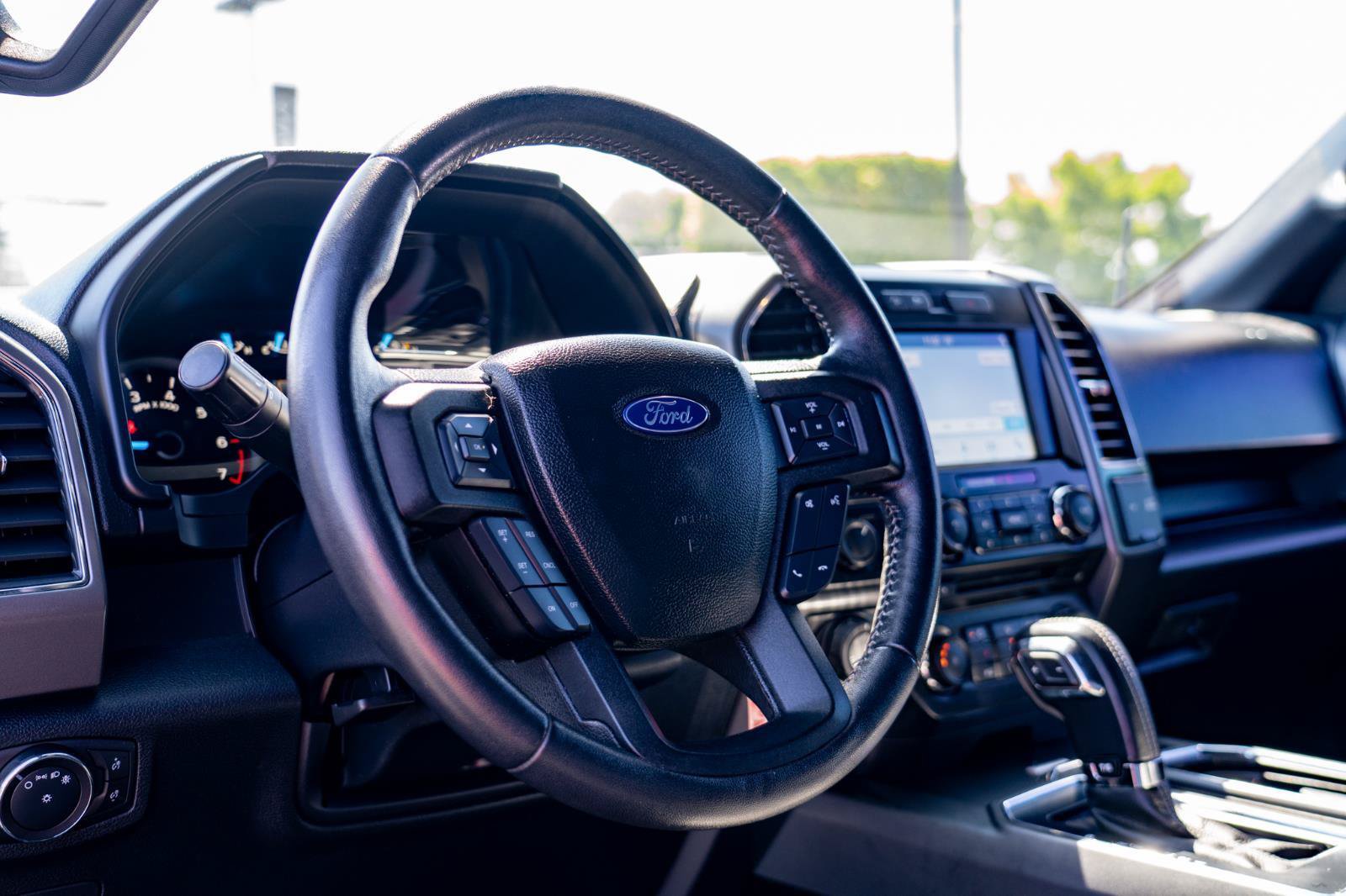 Used 2017 Ford F150 XLT w/ Equipment Group 302A Luxury AWD/4WD image 11