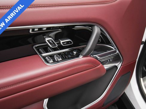 Used 2025 Land Rover Range Rover SE image 45