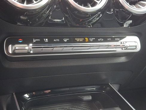 Used 2025 Mercedes-Benz GLA 250 image 17