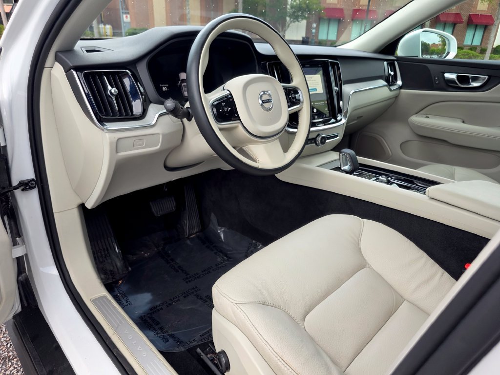 Used 2025 Volvo V60 B5 Cross Country Plus AWD/4WD image 11