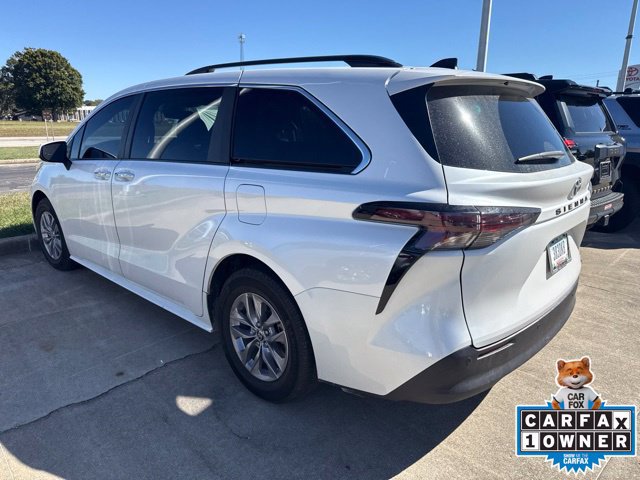 Used 2024 Toyota Sienna XLE FWD image 8