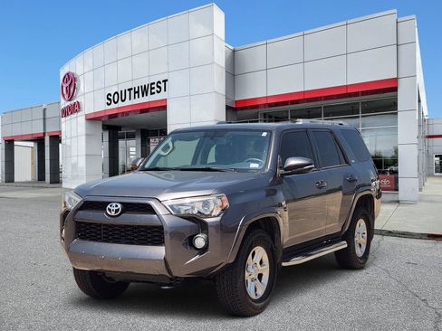 Used 2018 Toyota 4Runner SR5 Premium AWD/4WD image 2