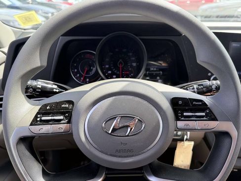 Certified 2023 Hyundai Elantra SE w/ Preferred Accessory Package FWD image 32
