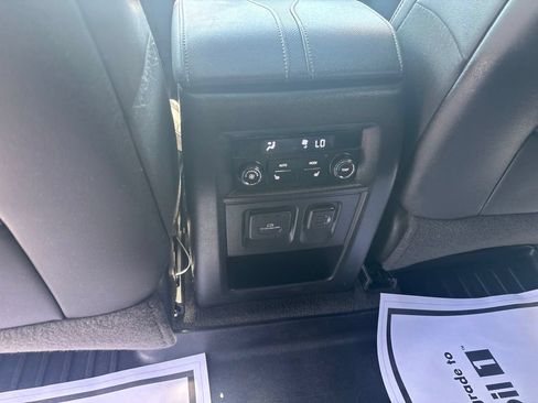 Used 2023 Chevrolet Traverse Premier AWD/4WD image 38