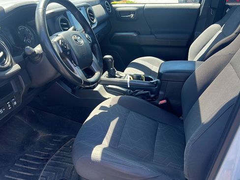 Used 2017 Toyota Tacoma TRD Off-Road AWD/4WD image 20