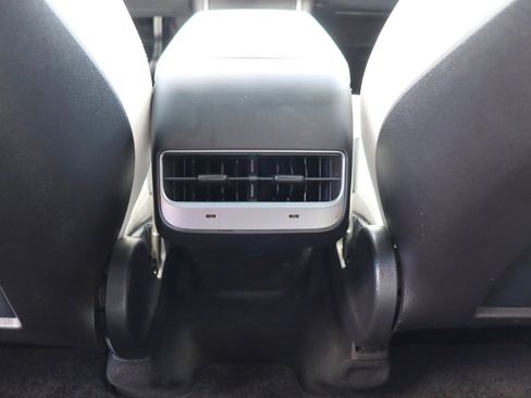 Used 2020 Tesla Model Y Long Range image 36